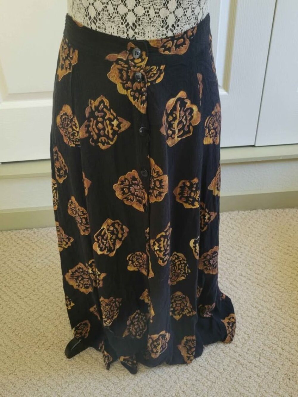 Vintage California Krush Black and Gold Rayon Midi Skirt. Size: Women's XL